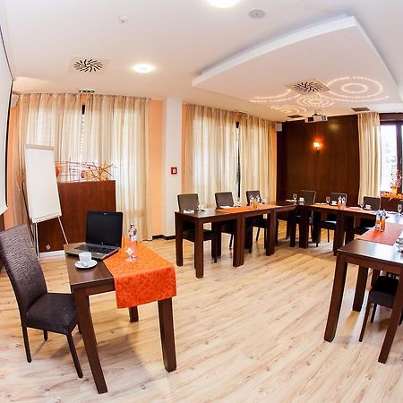 Hotel Impozant Валча Экстерьер фото