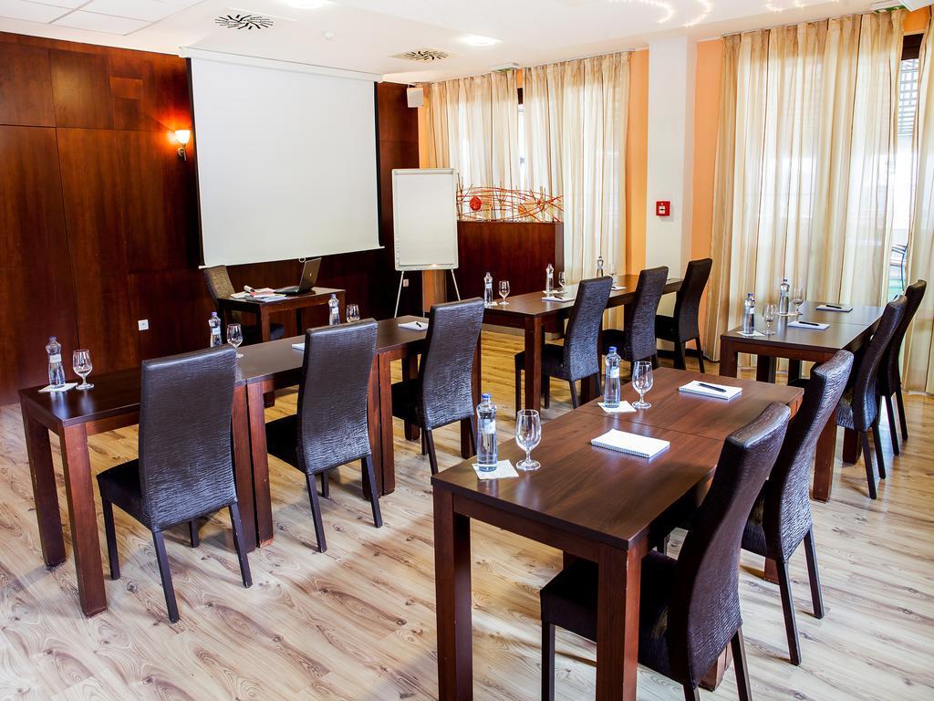 Hotel Impozant Валча Экстерьер фото