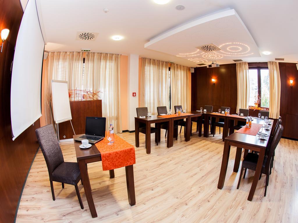 Hotel Impozant Валча Экстерьер фото