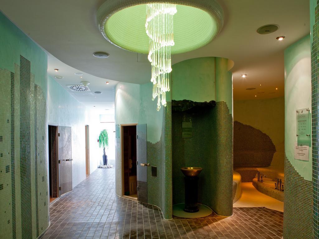 Hotel Impozant Валча Экстерьер фото