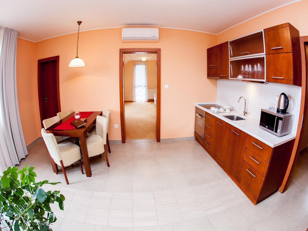 Hotel Impozant Валча Экстерьер фото